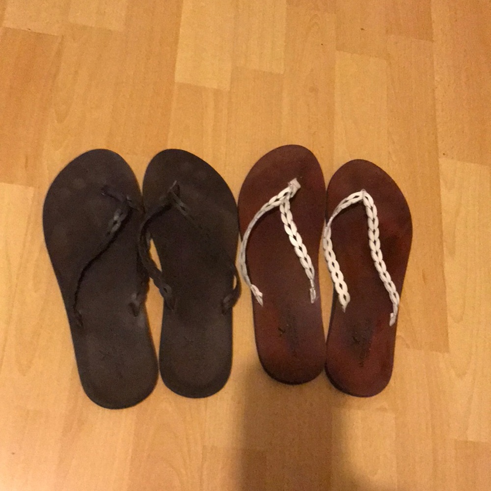 2 for 1! American Eagle flip flops